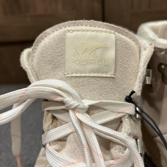 NWOB SOREL Out N About III Conquest Suede Boots stone white 9.5 - Picture 8 of 11